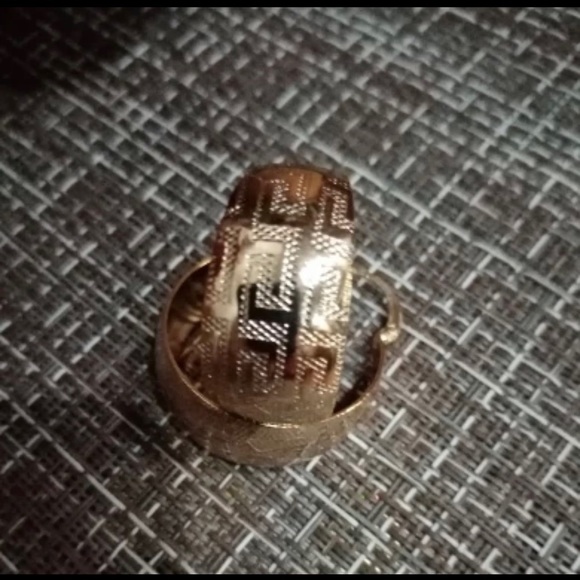 New Luxury Round Hoop Earrings - Picture 5 of 8